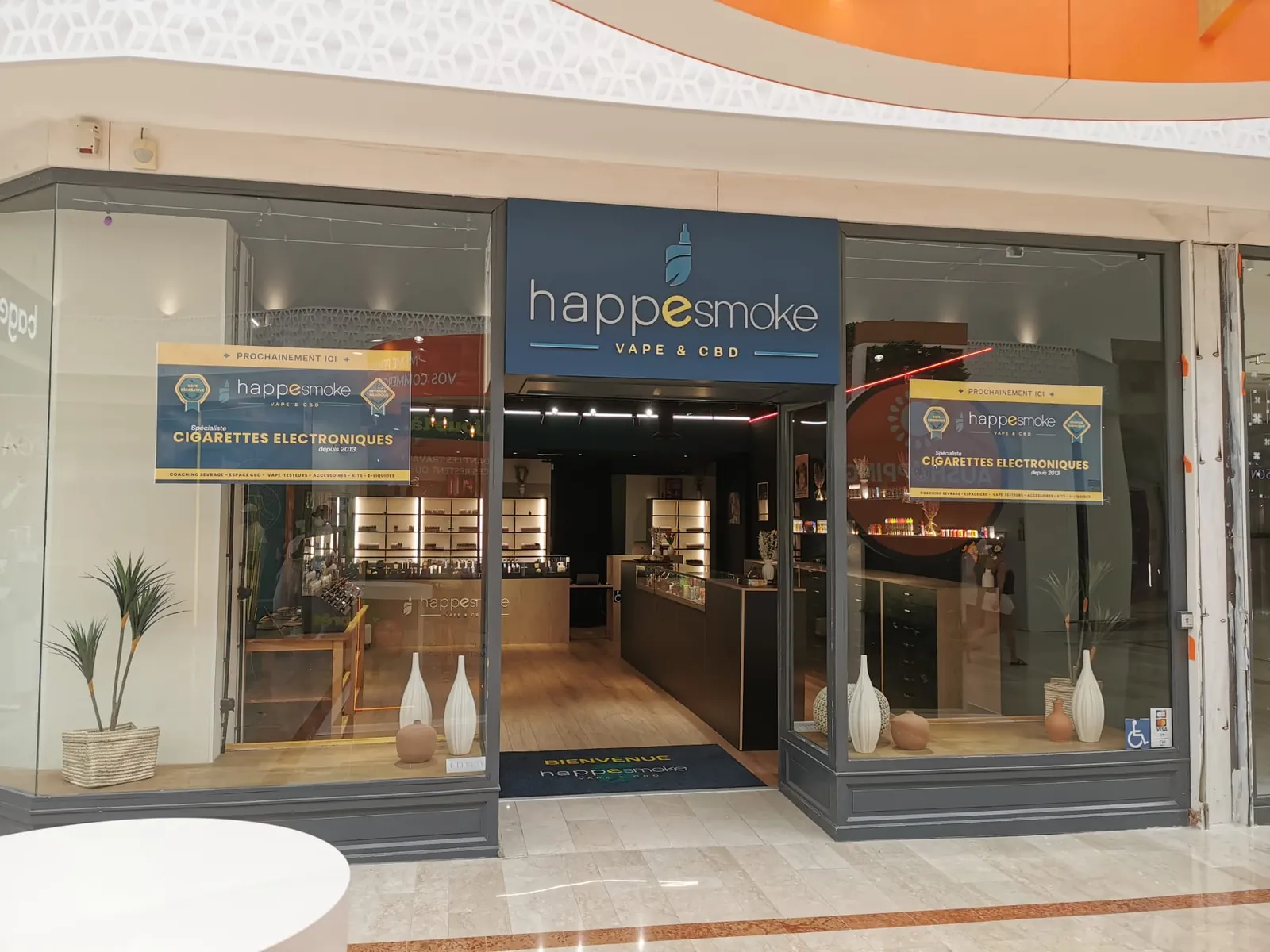 Vitrine du magasin HappeSmoke Avignon - Le Pontet